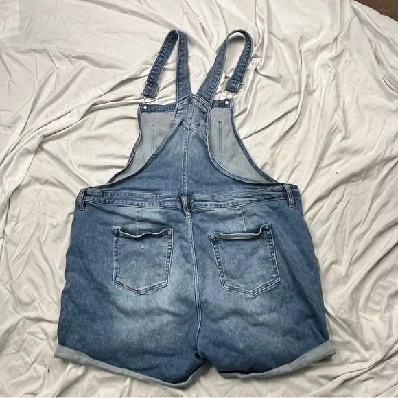 Ava & Viv Light wash Overall Shorts Size 20 - Picture 6 of 9